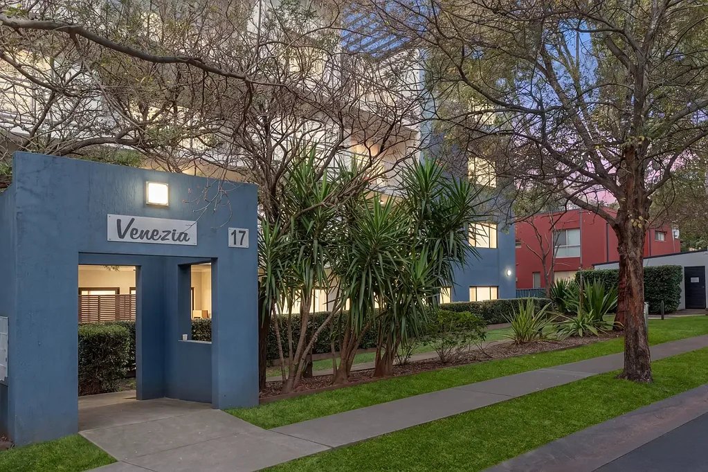 Kellyville Ridge 3chambre The Apartment That Feels Like a House! Massive Courtyard & Just 10 Mins to the Metro