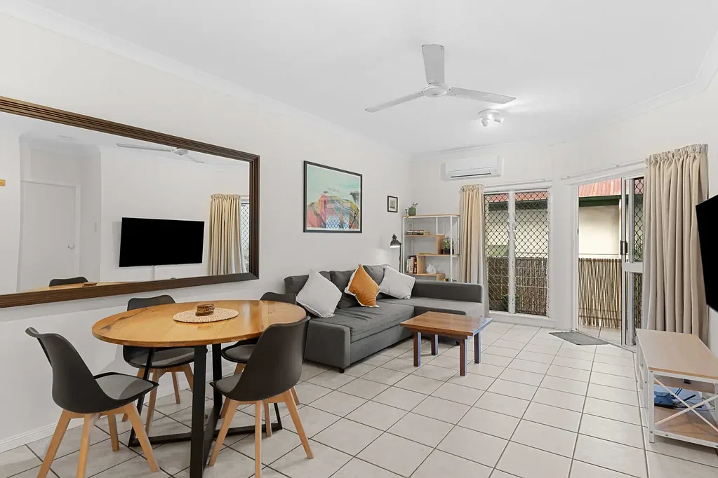 Parramatta Park 2ਬੈੱਡਰੂਮ Light filled and spacious living with pool & lock-up garage