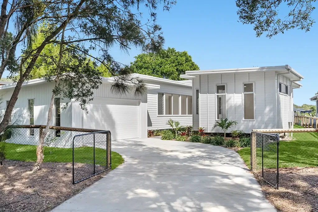 Waterfront Island Living – A Rare South Stradbroke Rental