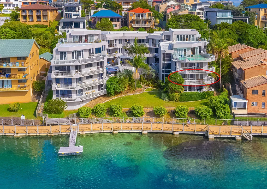 Sensational views from this absolute waterfront 2br unit