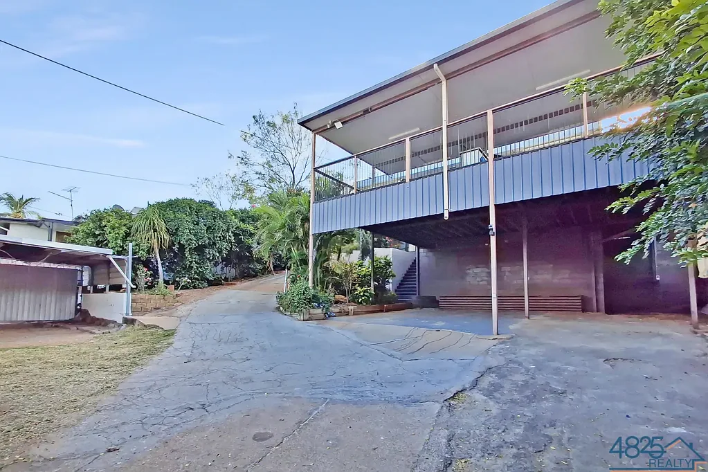 Mount Isa 4房  Spacious High Set Living with Exceptional Views