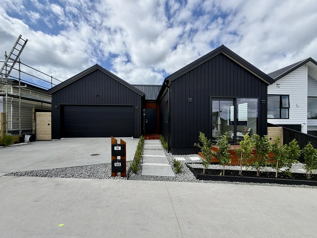Orewa 5Zimmer Exceptional Legal Home & Income Opportunity