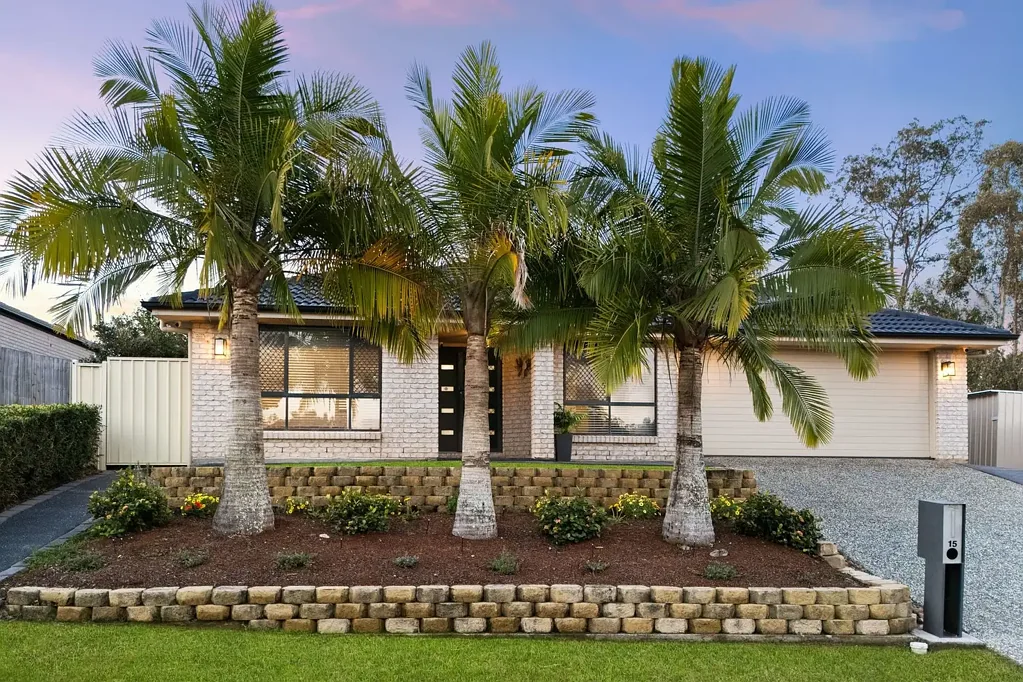 Chuwar 5બેડરૂમ Rare opportunity for one lucky buyer ! Spacious family home in an elevated position within walking distance to the Karalee Shopping Village