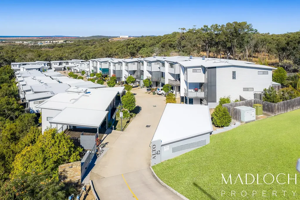 Glen Eden 3Habitaciones TRI-LEVEL TOWNHOUSE WITH HARBOUR VIEWS!!