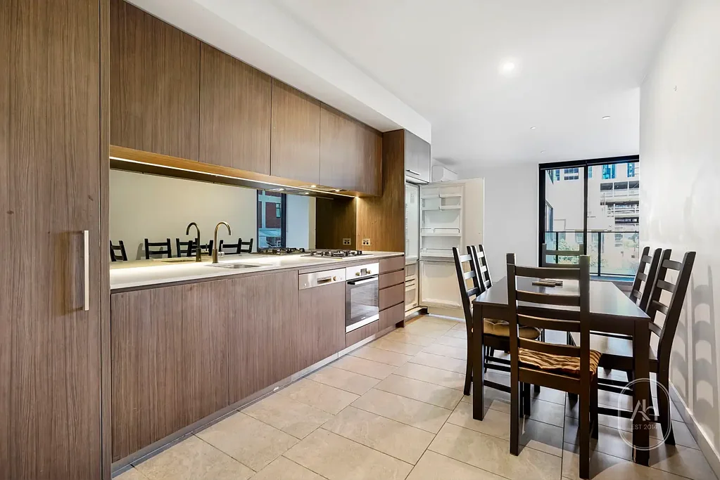 High Quality Fully Furnished Three-Bedroom Apt @ Fulton Lane Tower