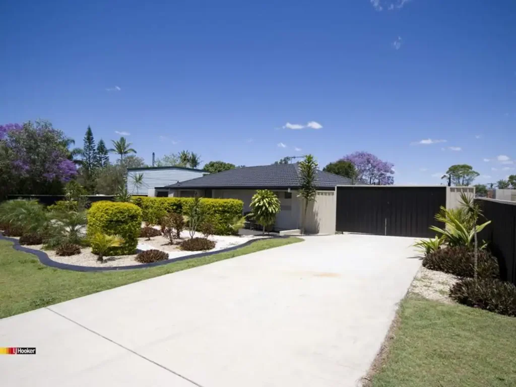 SPACIOUS LIVING ON A LARGE BLOCK