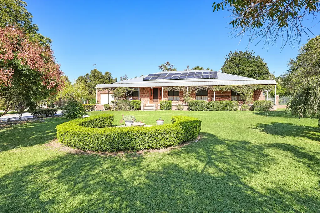 Tamworth 4Moenga BEAUTIFUL COUNTRY-STYLE HOME