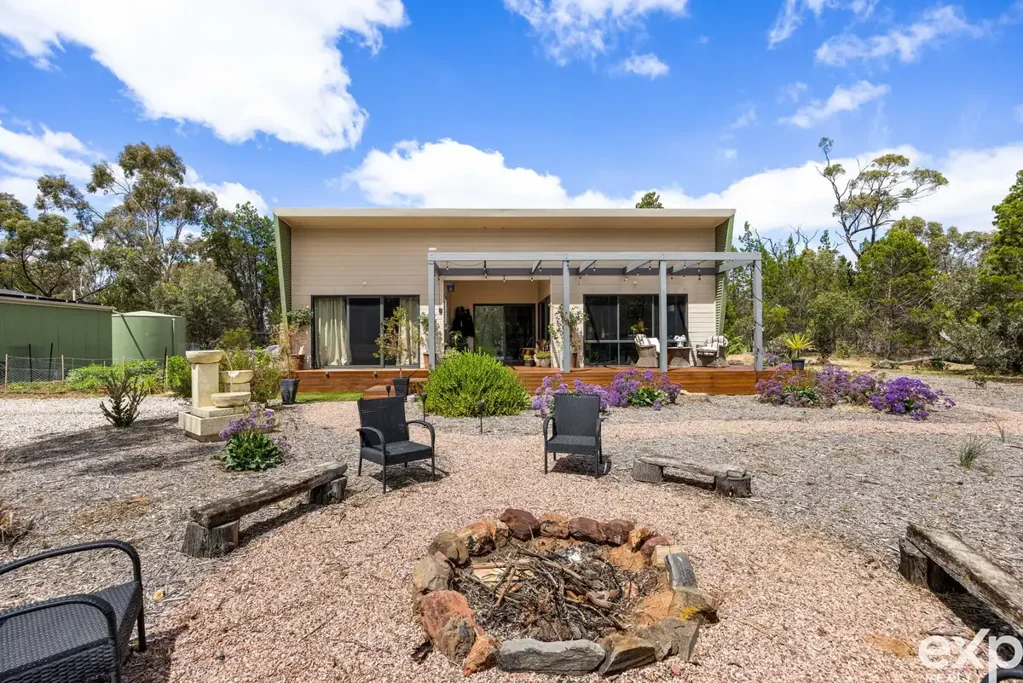 Nuriootpa 4房  Modern Barossa Contemporary Living —Comfort Meets Rural Serenity