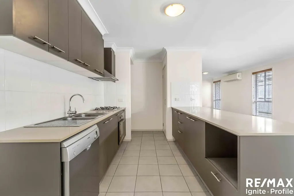 90 Valentine Circuit, Augustine Heights, QLD 4300