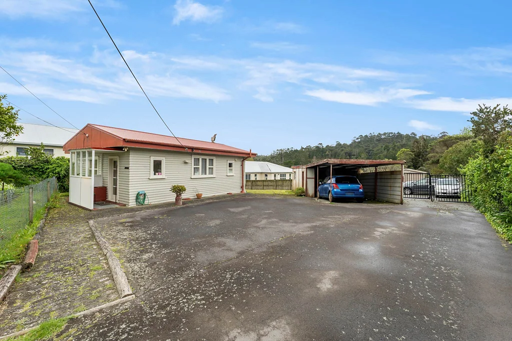 Swanson 2房  Where retro charm meets rare opportunity!