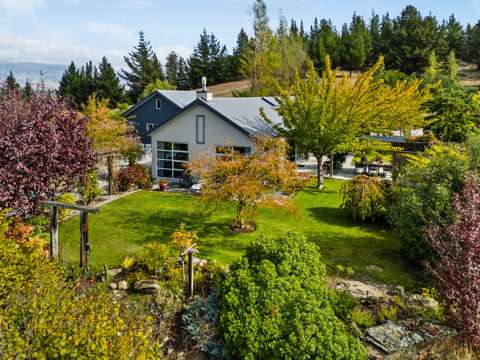 Alexandra 5房  Stunning Home with Separate Cottage