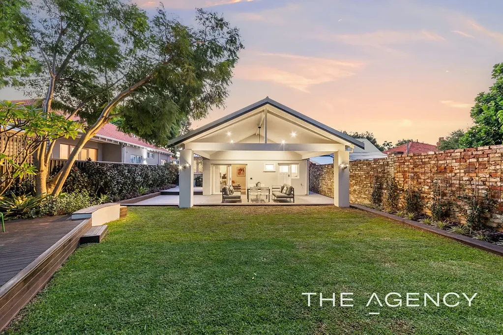 Kensington 4房  A Timeless Tale of Character, Comfort & Contemporary Living