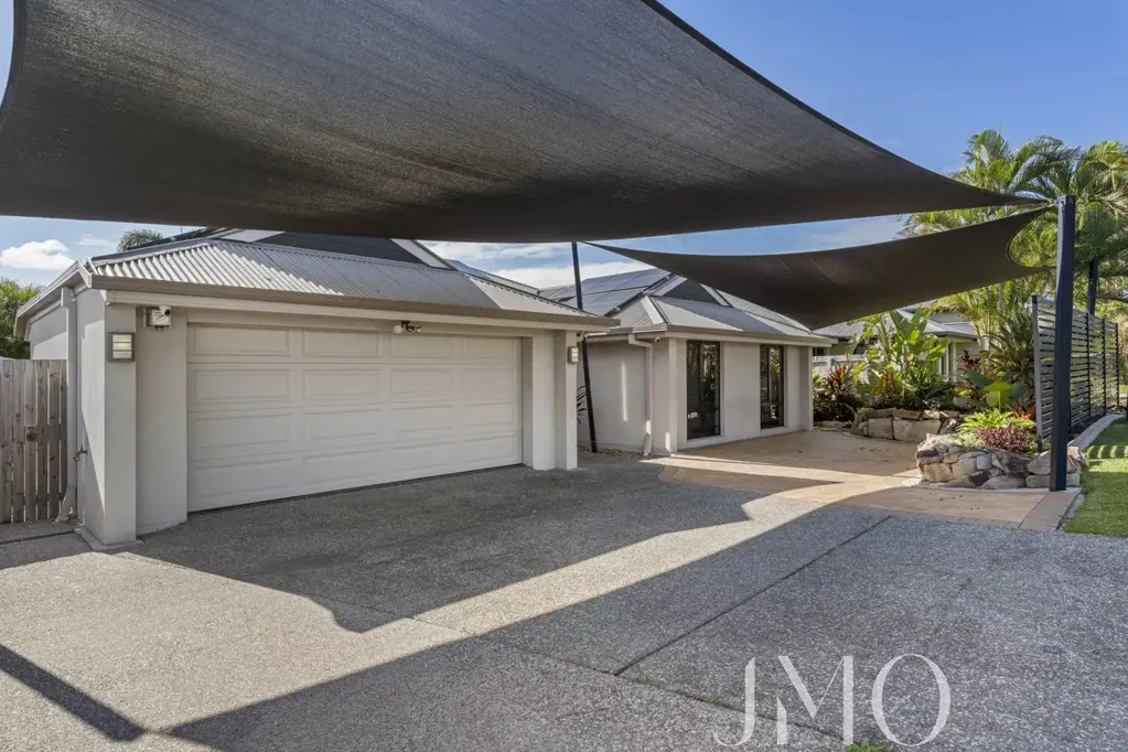Freshly Updated Family Home, Pool and Multiple living areas in Sought-After Ormeau Location