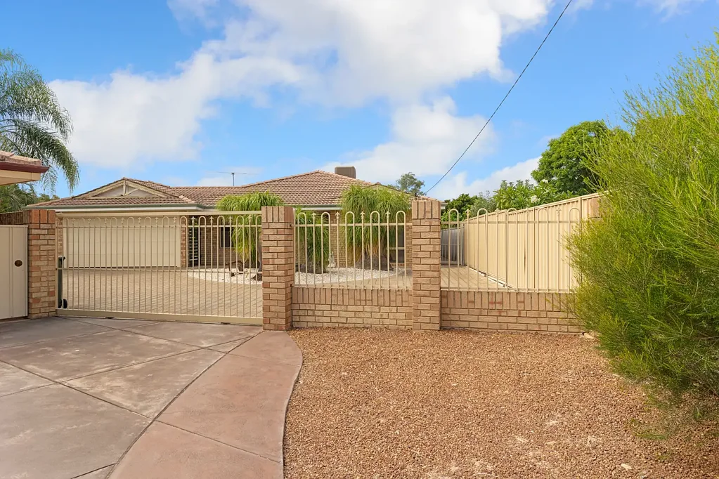 9 Perren Place, East Cannington, WA 6107
