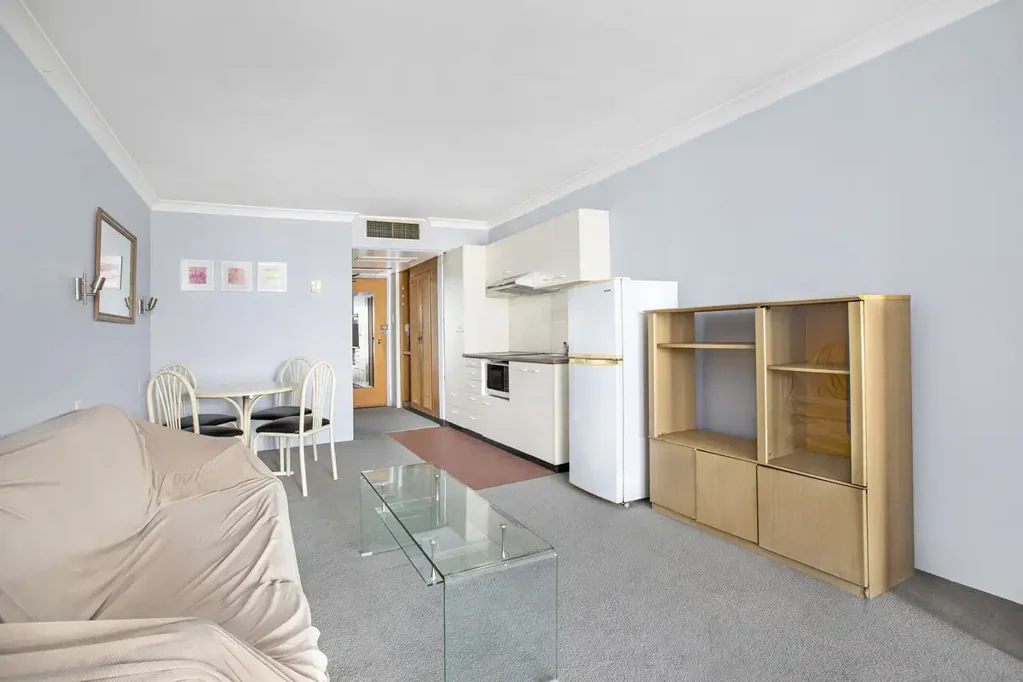 Large, Furnished Studio Apartment with Huge Courtyard