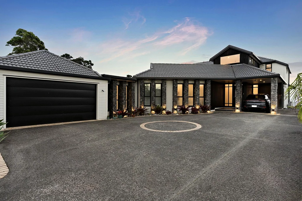 Campbells Bay 5房 全面翻新的奢华住宅！拎包入住，坐拥全景海景，度假式泳池，2142㎡地块，私密通道直达海岸！ PRESTIGE COASTAL LIVING WITH SEA VIEWS!