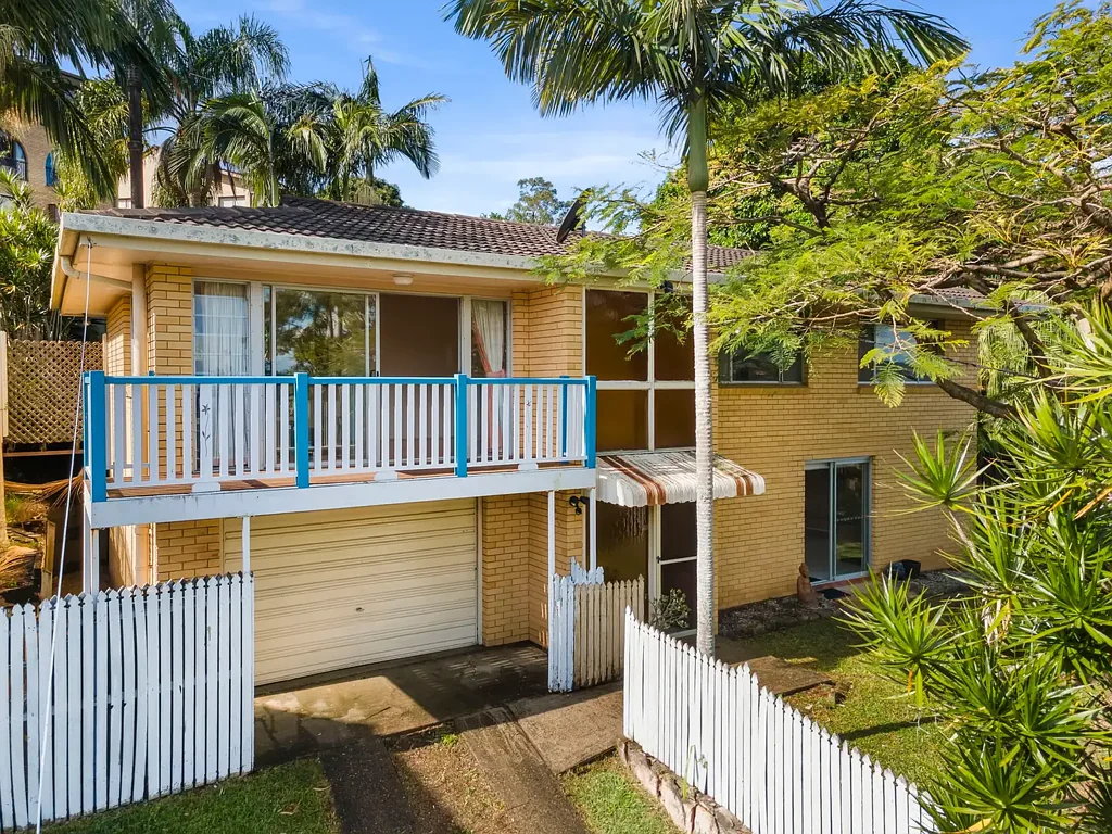 Outdoor Oasis & Dual Living Opportunity