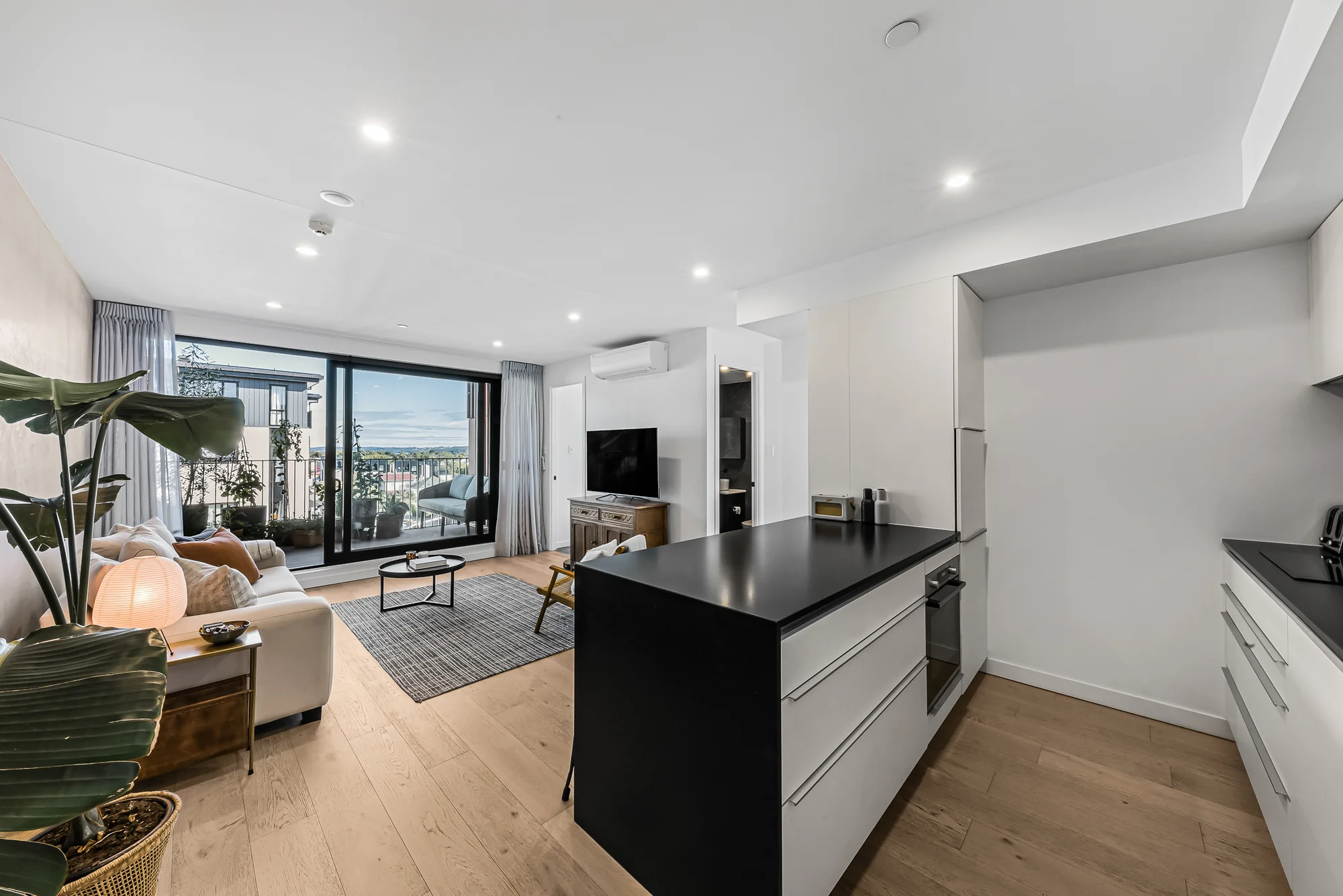 Point Chevalier 2 Slaapkamer Stunning views, effortless living