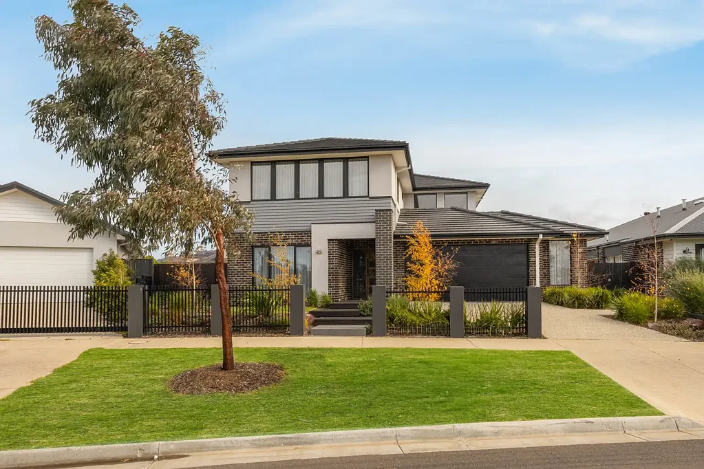 Sunbury 4غرفة نوم Extravagant Family Luxury in the Redstone Estate
