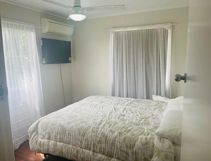 5/a & 5/b Phillips Street, Dysart, Mackay, 4房, 2浴, Apartment