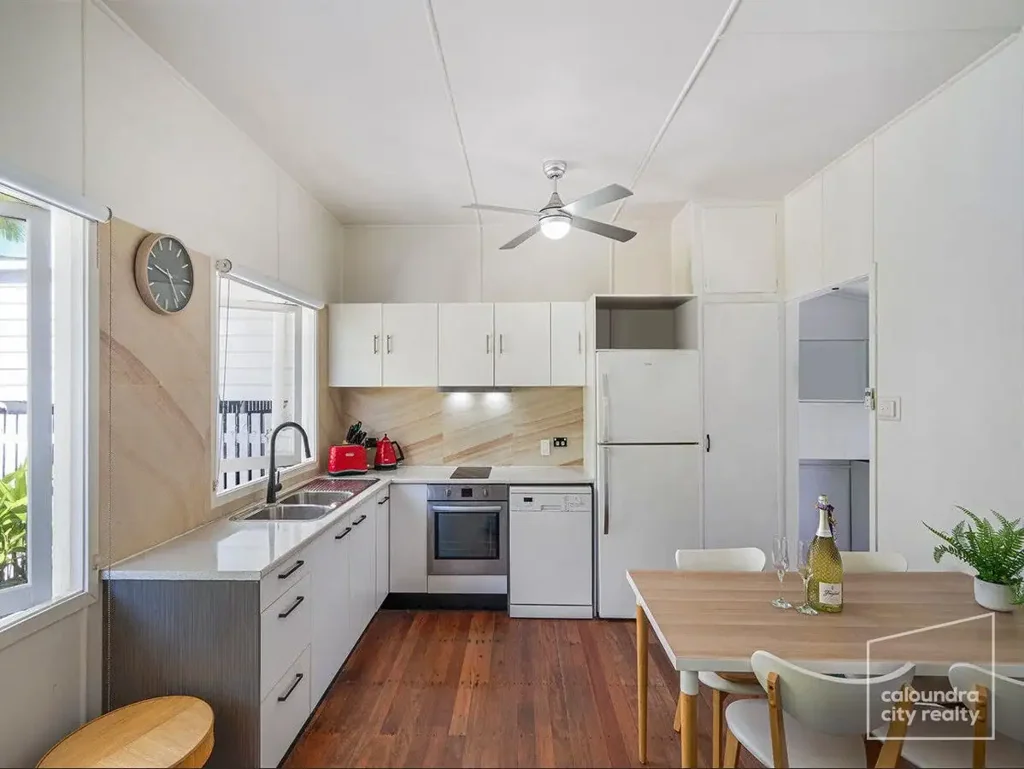 COASTAL LIVING JUST MOMENTS FROM THE BEACH!