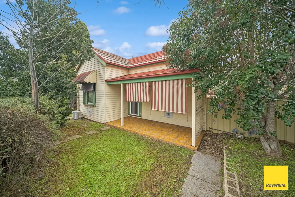 Bendigo 3房  Character Weatherboard Charm in a Blue-Chip Lake Weeroona Location