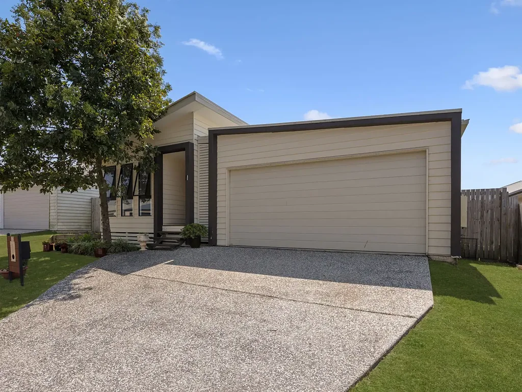 Redbank Plains 4Phòng ngủ WOODN'T IT BE NICE? | IMMACULATE HOME WILL NOT LAST!