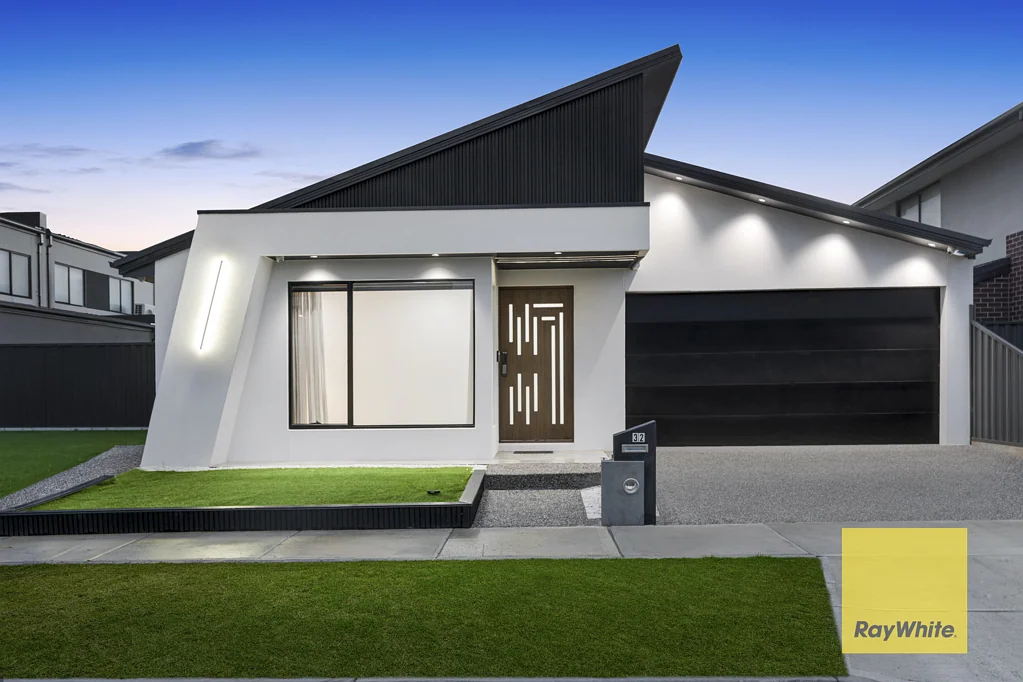 Mickleham 4房  Dual Living Delight: 2 Master Bedrooms, 2 Kitchens & 2 Living Zones