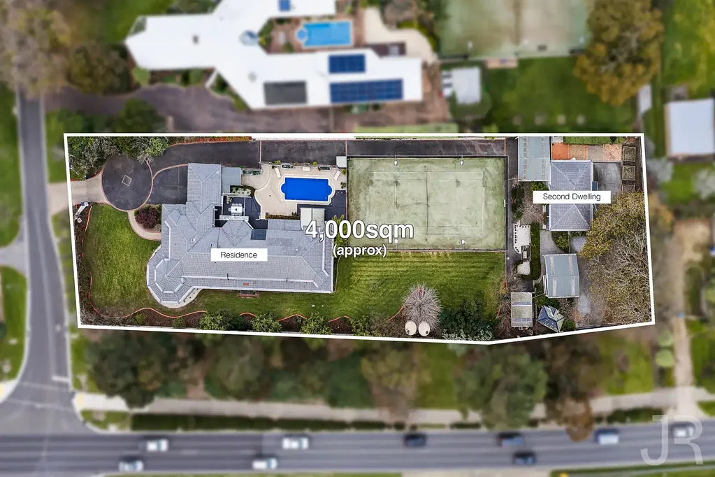 Narre Warren South 7બેડરૂમ ‘The White House’