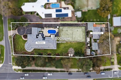 Narre Warren South 7कमरा ‘The White House’