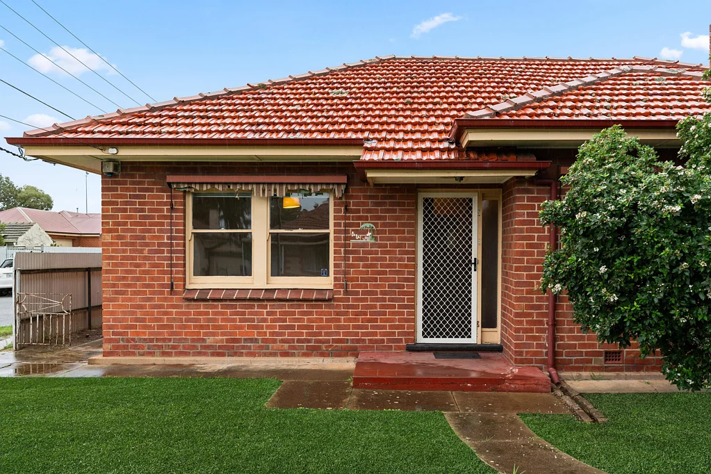 Pennington 4房  Unlock the Potential of This Generous Corner Allotment