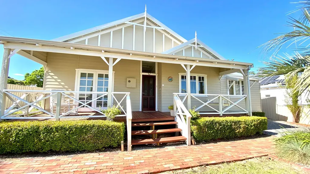 Waroona 4Moenga CHARMING STORYBOOK COTTAGE - HERITAGE ELEGANCE MEETS MODERN LUXURY