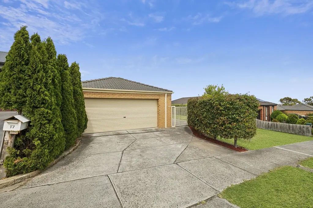 17 Tekarra Drive, Hampton Park, VIC 3976