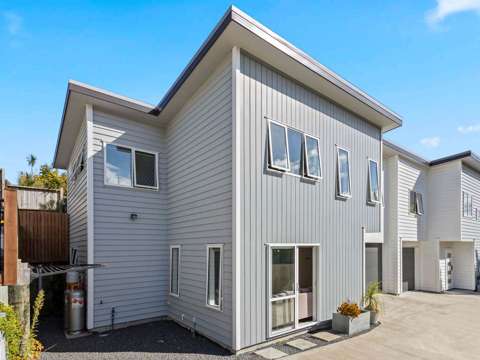 Mount Roskill 4Moenga Modern and Spacious Family Home!