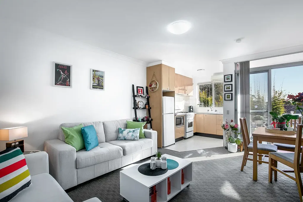 Freshwater 1ห้องนอน Spacious north-facing Freshwater apartment with lock-up garage