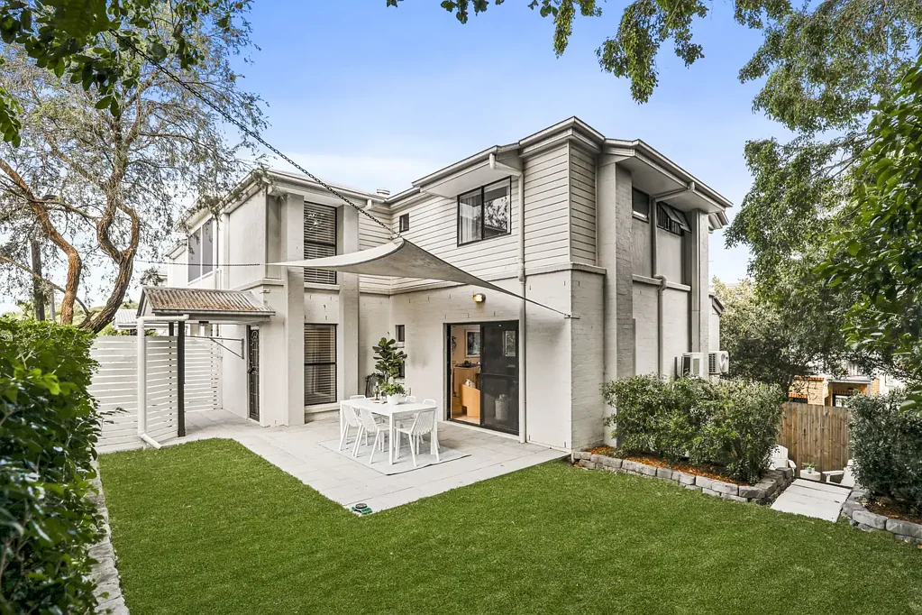 Gordon Park 3બેડરૂમ House-Sized Townhome, Enormous North-Facing Courtyard