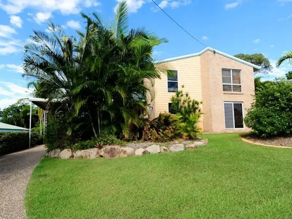 Clinton 8 Bedroom Huge Family Home with Dual Living & Stunning Views