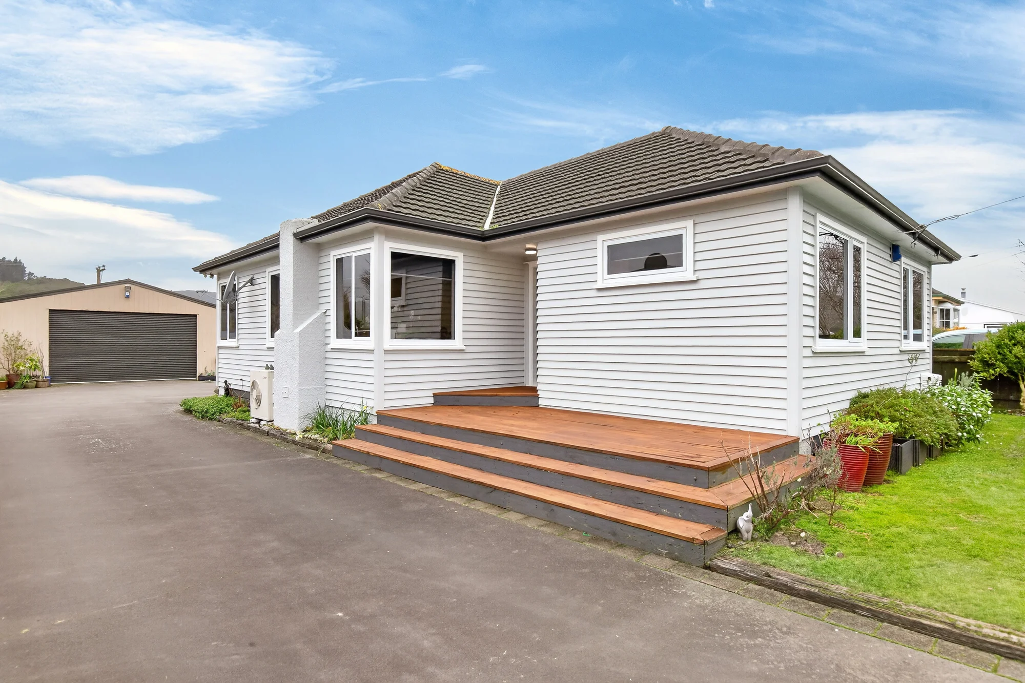 Wainuiomata 3침실 Move in ready. Room to grow.
