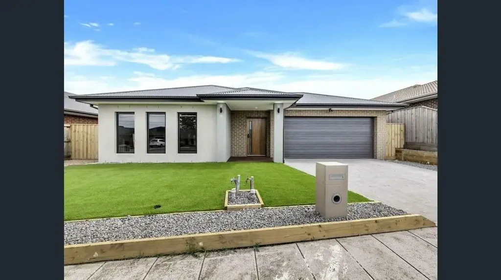 320$ P/W II Shared Modern House II