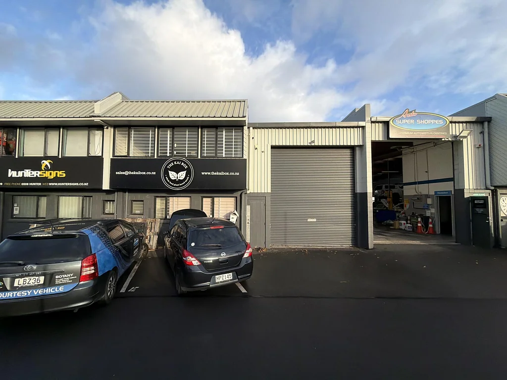 East Tamaki Efficient industrial with roller door access