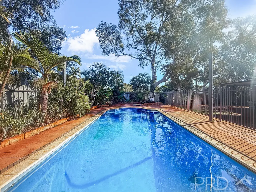 2 Hardey Crescent, Dampier, WA 6713