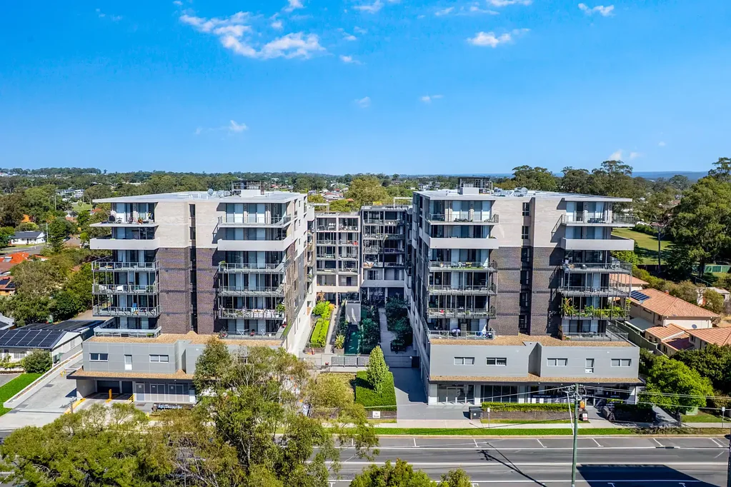 Kingswood 2 Bedroom Contemporary Apartment set Within Footsteps of Nepean Hospital