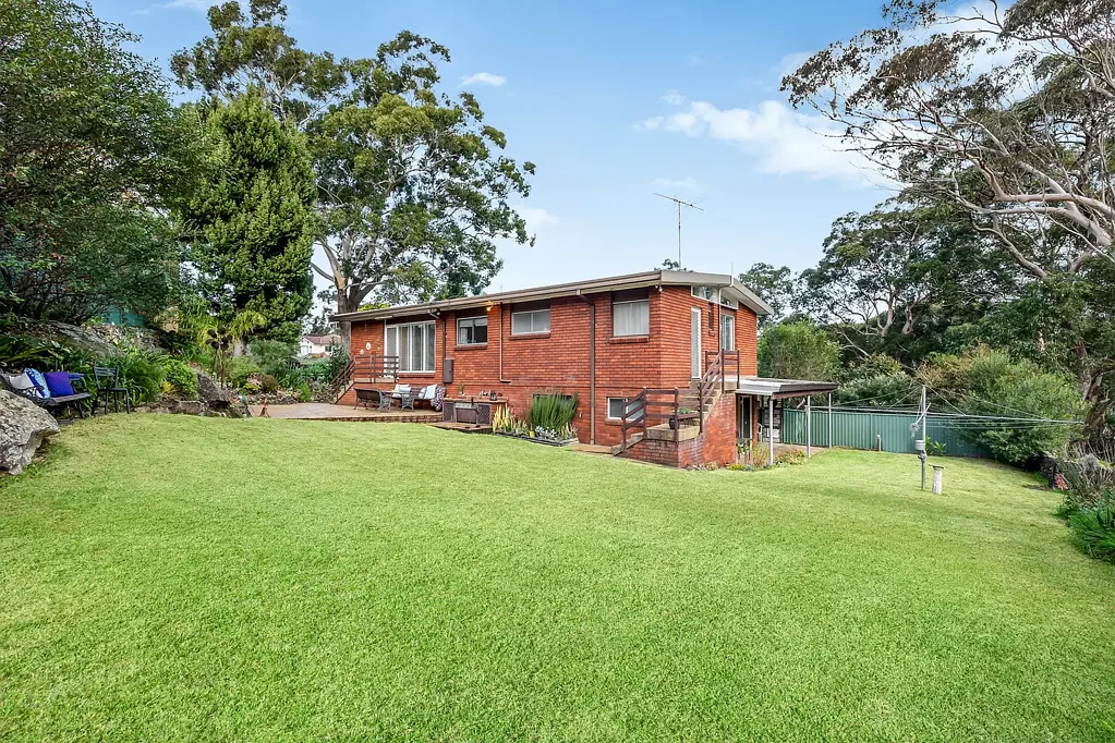 18 Linden Crescent, Lugarno, NSW 2210