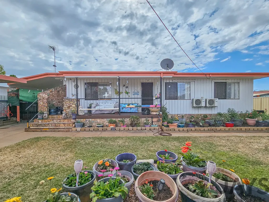 Mount Isa 3 Bedroom Charming Soldiers Hill Home