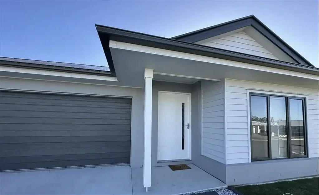 $680 per week- Modern Family Home in the Heart of Ripley