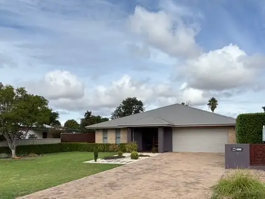 Nyngan 4ਬੈੱਡਰੂਮ Spacious Family Home with Exceptional Features