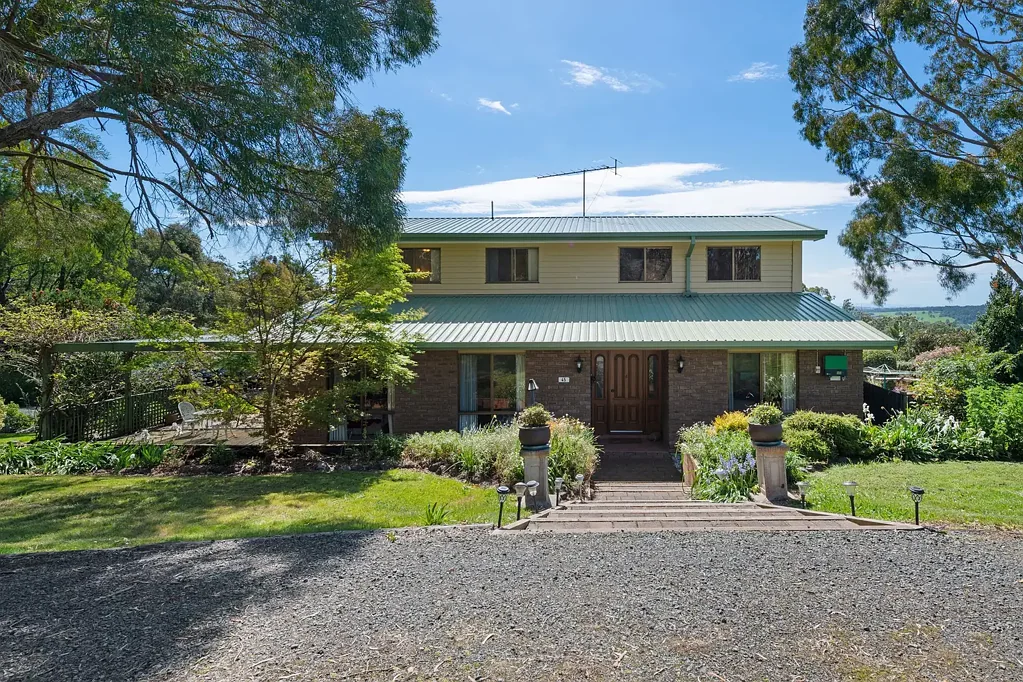Yinnar South  Magnificent 4-Level Country Retreat with Breathtaking Views - 5.5 Acres of Lifestyle Living