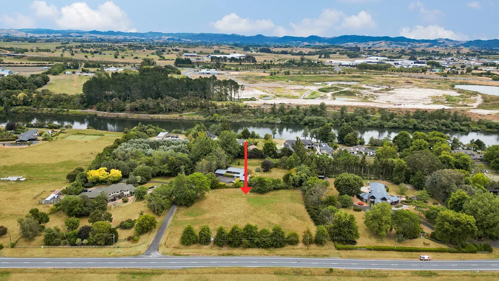 Horsham Downs Prestigious River Road Section Awaits Your Vision