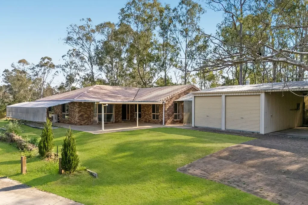 Barellan Point 4部屋 Family home in whisper quiet location. Insurance is Approx $200 per month through BOQ