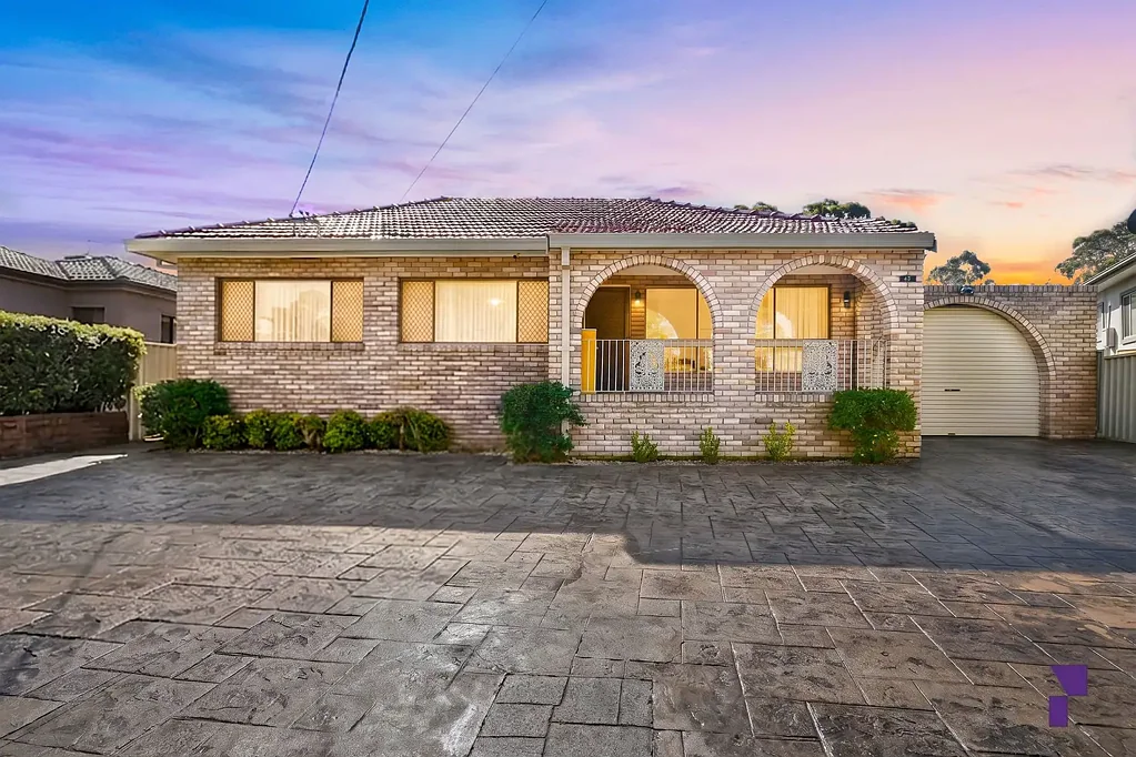 Chester Hill 4房 高架绿树环绕的区域内，流线型家庭住宅 Streamlined family home nestled within an elevated leafy enclave